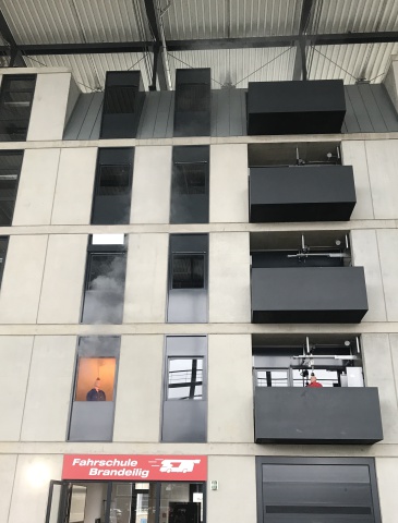 Übungsgelände mit vorgespieltem Brand 