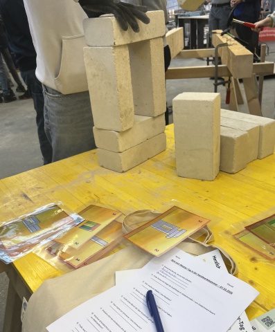 Mauersteine Stapelwettbewerb beim Machertag